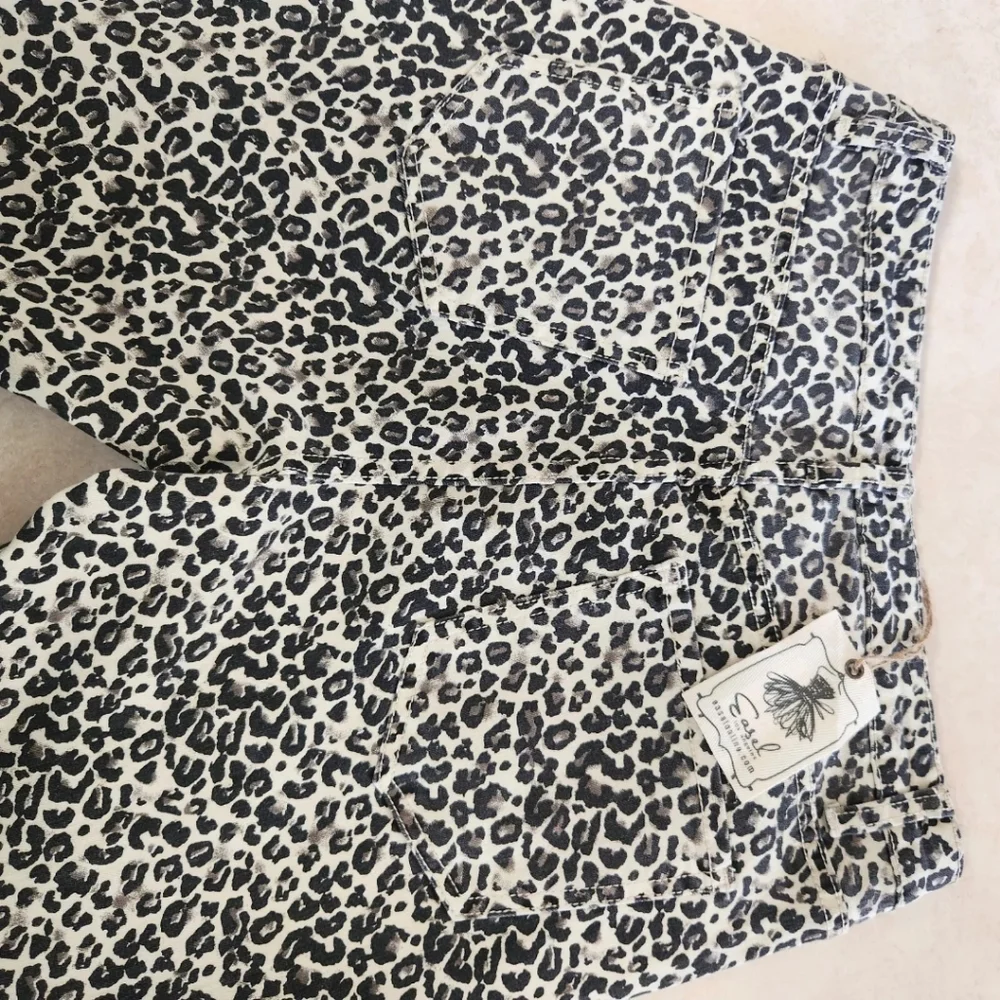 EASEL Womens Button Zip Distressed Leopard Animal Print BELL BOTTOMS Denim Jeans - Picture 6 of 10